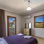 Ekin Φετιγιέ